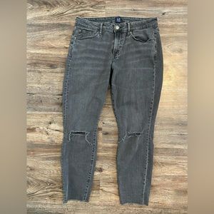 Women’s GAP Curvy True Skinny jeans. Size 12/31.